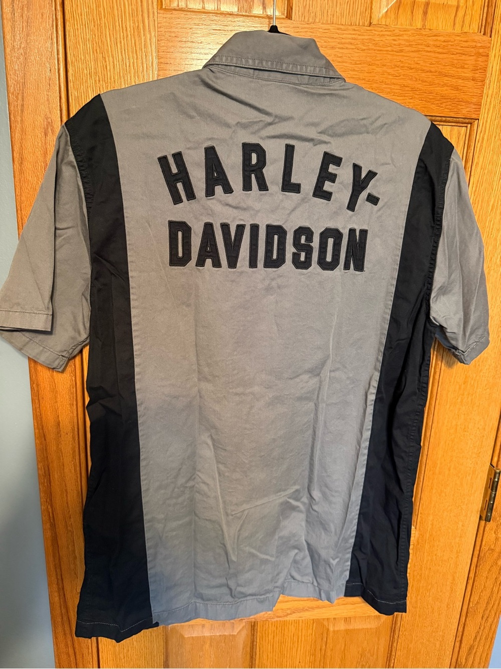Harley-Davidson Men’s Gray and Black Short Sleeve Button Shirt - Picture 2 of 3